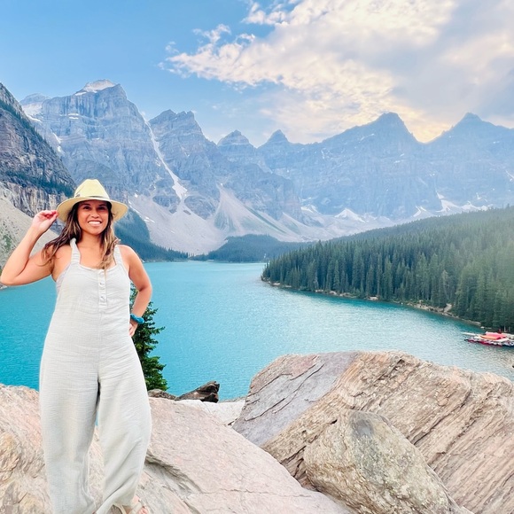 Hi! Welcome to my closet! I am Aileen ❤️ - Picture 3 of 16